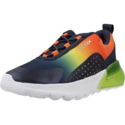 Buty GEOX J ACTIVART ILLUMINUS Wielokolorowy. Niebieskie buty turystyczne Geox, bez wzorów, z syntetyku, bez zapięcia, trekkingowe. Za 165.99 zł.