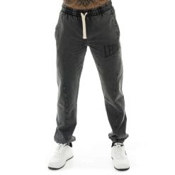 Spodnie dresowe z bawełna na co dzień na siłownię. Czarne spodnie materiałowe LEONE 1947 APPAREL, na co dzień, bez wzorów, z bawełny, sportowe. W wyprzedaży za 124.24 zł.