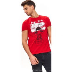 T-SHIRT Z NADRUKIEM. T-shirty marki TOP SECRET. W wyprzedaży za 24.99 zł.