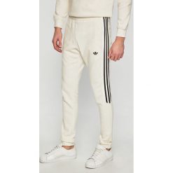 Adidas Originals - Spodnie. Spodnie materiałowe marki adidas Originals. Za 279.90 zł.