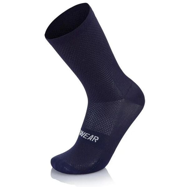 Skarpetki Mb Wear Pro H15. Niebieskie skarpety MB WEAR, bez wzorów, z elastanu. Za 62.51 zł.