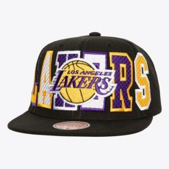 Czapka snapback Los Angeles Lakers NBA. Czarne czapki z daszkiem Mitchell & Ness, bez wzorów. Za 226.50 zł.