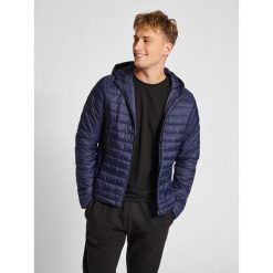 Kurtka z kapturem Hummel Red. Niebieskie kurtki Hummel, m, bez wzorów, z puchu, z kapturem. W wyprzedaży za 372.50 zł.
