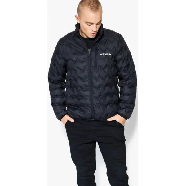 Adidas Kurtka Serrated Jacket , czarny, rozmiar S. Czarne kurtki Adidas, m, bez wzorów, z materiału, bez kaptura. W wyprzedaży za 299.99 zł.