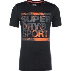 Superdry TRAINING GRAPHIC TEE Tshirt z nadrukiem black. T-shirty marki Superdry. Za 149.00 zł.