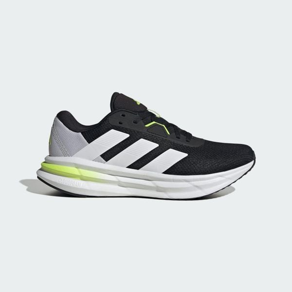 Buty Galaxy 7 Running. Białe buty do biegania Adidas, bez wzorów, bez zapięcia, do biegania. Za 239.00 zł.