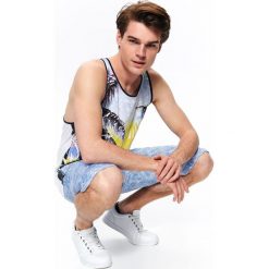 T-SHIRT LUŹNY BEZ RĘKAWÓW. Białe bezrękawniki TOP SECRET, l, bez wzorów, bez kołnierzyka, bez ramiączek. W wyprzedaży za 9.99 zł.