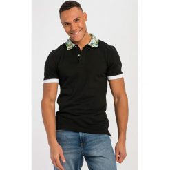 Koszulka polo w kolorze czarnym. Bezrękawniki marki Jimmy Sanders. W wyprzedaży za 84.95 zł.