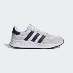 Buty Run 84. Białe buty do biegania Adidas, bez wzorów, bez zapięcia. Za 340.70 zł.