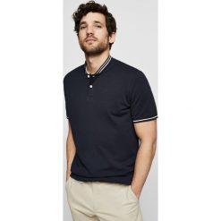 Mango Man - Polo Stuart2. Koszulki polo marki Mango Man, z bawełny, z okrągłym kołnierzem, z krótkim rękawem. W wyprzedaży za 69.90 zł.