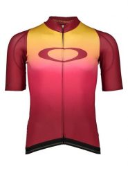 Oakley Koszulka kolarska "Aero" w kolorze czerwonym rozmiar: M. Czerwone t-shirty sportowe Oakley, bez wzorów, z materiału, bez ramiączek, rowerowe. Za 217.99 zł.