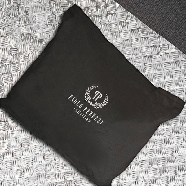 Saszetka męska skórzana na ramię z tłoczeniem typu carbon brązowa Paolo Peruzzi AL-19-BR. Brązowe torby na ramię bez wzorów, z nylonu, na ramię, z tłoczeniem, bez dodatków. Za 179.00 zł.