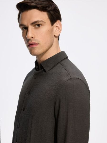 Koszula regular fit - ciemnozielony. Zielone koszule Reserved, l, bez wzorów, z tkaniny, bez kołnierzyka, bez ramiączek. Za 129.99 zł.