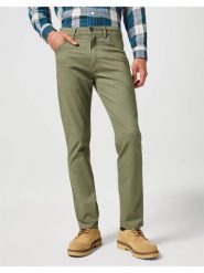 WRANGLER MĘSKIE SPODNIE MATERIAŁOWE LARSTON DUSTY OLIVE 112356816 W18S014024. Zielone spodnie materiałowe Wrangler, l, bez wzorów, z materiału. Za 219.99 zł.