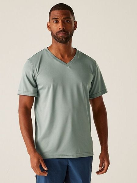 Regatta Koszulka funkcyjna "Fingal V" w kolorze zielonym rozmiar: L. Zielone t-shirty sportowe Regatta, bez wzorów, z materiału, bez ramiączek, outdoorowe. Za 42.95 zł.