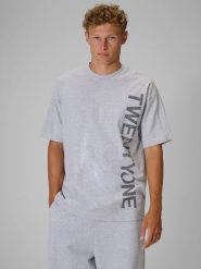 4F Regular Size: T-shirt loose z nadrukiem 4F | Tomasz Fornal - szary XS. Szare t-shirty 4F, m, z aplikacjami, z bawełny, bez kołnierzyka, bez ramiączek. Za 99.99 zł.