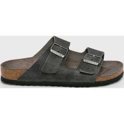 Birkenstock - Klapki. Szare klapki Birkenstock, z materiału. W wyprzedaży za 299.90 zł.