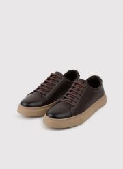 PAKO LORENTE – Brązowe sneakersy męskie. Brązowe buty sportowe casual Pako Lorente, bez wzorów, bez zapięcia. Za 199.99 zł.