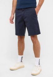 Męskie szorty Mustang Style Amsterdam Shorts Navy Blazer 1016450 5324. Niebieskie szorty Mustang, m, bez wzorów. Za 159.99 zł.