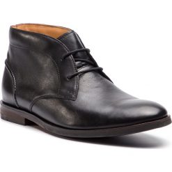 Trzewiki CLARKS - Glide Chukka 261354307 Black Leather. Botki sznurowane marki Clarks. W wyprzedaży za 329.00 zł.