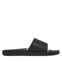 Klapki Calvin Klein Jeans. Czarne klapki Calvin Klein Jeans, z jeansu. Za 139.99 zł.