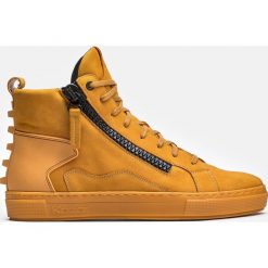 Żółte trampki męskie. Buty sportowe casual marki Kazar. Za 569.00 zł.