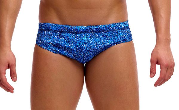 Kąpielówki męskie Funky Trunks Pebble Beach - slipy. Niebieskie slipy i bokserki Funky Trunks, l, bez wzorów, z materiału. Za 139.00 zł.