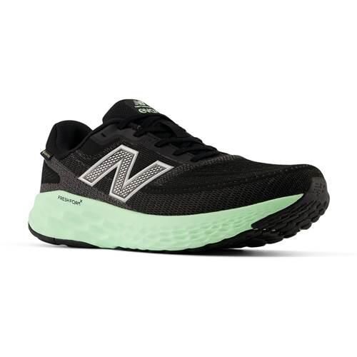 Buty do biegania męskie New Balance MEVOZGB4BLA. Czarne buty do biegania New Balance, bez wzorów, bez zapięcia, do biegania. Za 869.99 zł.