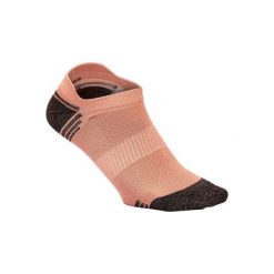 Skarpetki do chodzenia WS 500 Low różowo-szare. Czerwone skarpety NEWFEEL, bez wzorów, z elastanu. Za 14.99 zł.