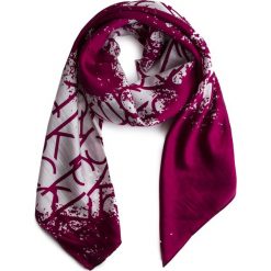 Chusta CALVIN KLEIN - Spray Print Foulard K60K605147 510. Szaliki marki CALVIN KLEIN. W wyprzedaży za 219.00 zł.