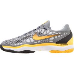 Nike Performance AIR ZOOM CAGE 3 CLY Obuwie do tenisa Outdoor cool grey/laser orange/black. Trekkingi marki Nike Performance. W wyprzedaży za 439.20 zł.