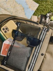 Sportowe okulary przeciwsłoneczne - czarny. Czarne okulary przeciwsłoneczne Sinsay. Za 15.99 zł.