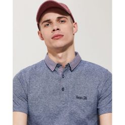 Koszulka polo z kontrastowym kołnierzykiem - Granatowy. Koszulki polo House. Za 59.99 zł.