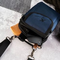 Saszetka sportowa granatowa SP-03-DB. Niebieskie torby na ramię bez wzorów, z materiału, na ramię, bez dodatków. Za 39.99 zł.