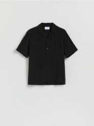 Koszula regular fit ze strukturalnej tkaniny - czarny. Czarne koszule Reserved, l, bez wzorów, z bawełny, bez kołnierzyka, bez ramiączek. Za 119.99 zł.