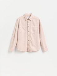 Jeansowa koszula regular fit - różowy. Czerwone koszule Reserved, l, bez wzorów, z denimu, bez kołnierzyka, bez ramiączek. Za 119.99 zł.
