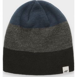 Czapka męska CAM157 - szary. Szare czapki zimowe 4F, bez wzorów, z dzianiny. Za 39.99 zł.