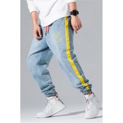 Męskie jeansy BASIL BLUE. Niebieskie jeansy Męskie jeansy BASIL BLUE, m. W wyprzedaży za 119.00 zł.