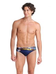 Arena Kąpielówki w kolorze granatowym rozmiar: 8. Niebieskie kąpielówki Arena, bez wzorów, z materiału. Za 82.64 zł.