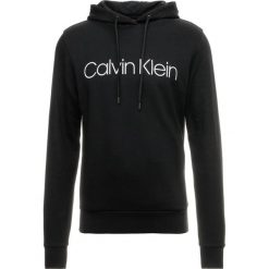 Calvin Klein KAMS HOODY Bluza z kapturem black. Bluzy marki CALVIN KLEIN. Za 449.00 zł.