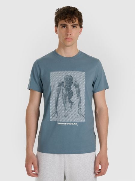 4F T-shirt regular z nadrukiem męski - granatowy L. Niebieskie t-shirty 4F, l, bez wzorów, z bawełny, bez kołnierzyka, bez ramiączek. W wyprzedaży za 49.99 zł.