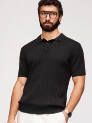 Męska koszulka polo z wiskozą SLIM FIT w pionowy prążek – czarna V1. Czarne koszulki polo sportowe Ombre Clothing, m, bez wzorów, z dzianiny, bez kołnierzyka, bez ramiączek. W wyprzedaży za 73.50 zł.