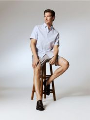 Elegancka koszula regular fit - jasnoniebieski. Niebieskie koszule Reserved, l, bez wzorów, z bawełny, bez kołnierzyka, bez ramiączek. Za 99.99 zł.