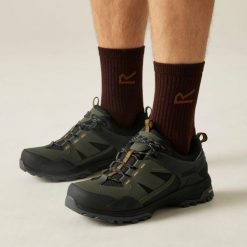 Buty męskie trekkingowe niskie z membraną Regen Vibram. Szare buty turystyczne Regatta, bez wzorów, z gumy, przed kostkę, bez zapięcia, trekkingowe. Za 449.99 zł.