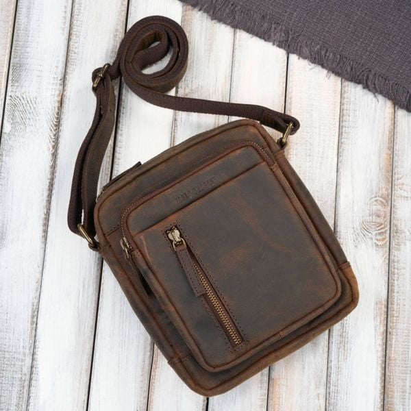 Listonoszka męska saszetka skórzana brązowa vintage Paolo Peruzzi IM-01-HBR. Brązowe torby na ramię bez wzorów, ze skóry, na ramię, matowe, bez dodatków. Za 169.00 zł.