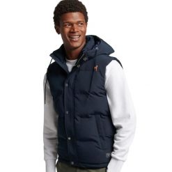 Kurtka bez rękawów z kapturem Superdry Everst. Niebieskie kurtki Superdry, na zimę, m, bez wzorów, z materiału, z kapturem. Za 511.50 zł.