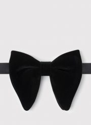 PAKO LORENTE - Elegancka czarna mucha męska. Czarne krawaty i muchy Pako Lorente, bez wzorów, z poliesteru. Za 149.99 zł.