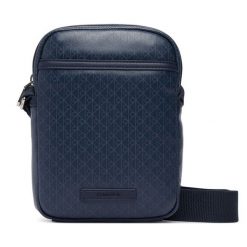 Saszetka Calvin Klein. Niebieskie torby na ramię CALVIN KLEIN, bez wzorów, małe, bez dodatków. Za 369.99 zł.