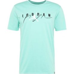 Jordan TEE FLIGHT MASH UP Tshirt z nadrukiem emerald rise/wolf grey/black. T-shirty marki Jordan. Za 149.00 zł.