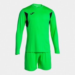 Zestaw koszulka z długim rękawem + spodenki treningowe Joma Winner. Czarne krótkie spodenki sportowe Joma, l, bez wzorów, z dresówki. Za 163.90 zł.